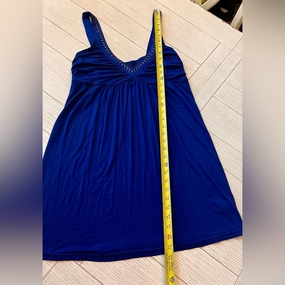 NWT Guess midi halter dress. Beautiful royal blue. Rayon, spandex fabric. Size L - Picture 7 of 9